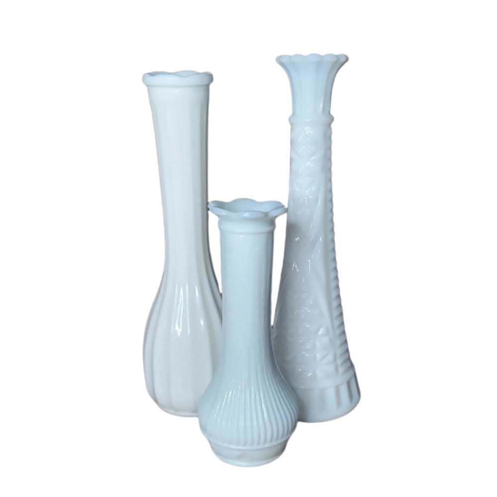 Milk glass vases.Set of 3.